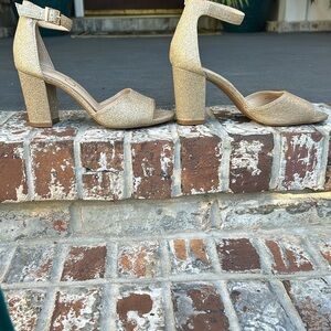 Jessica Simpson Champagne Strappy Sandal with Buckle Closure size 7 med